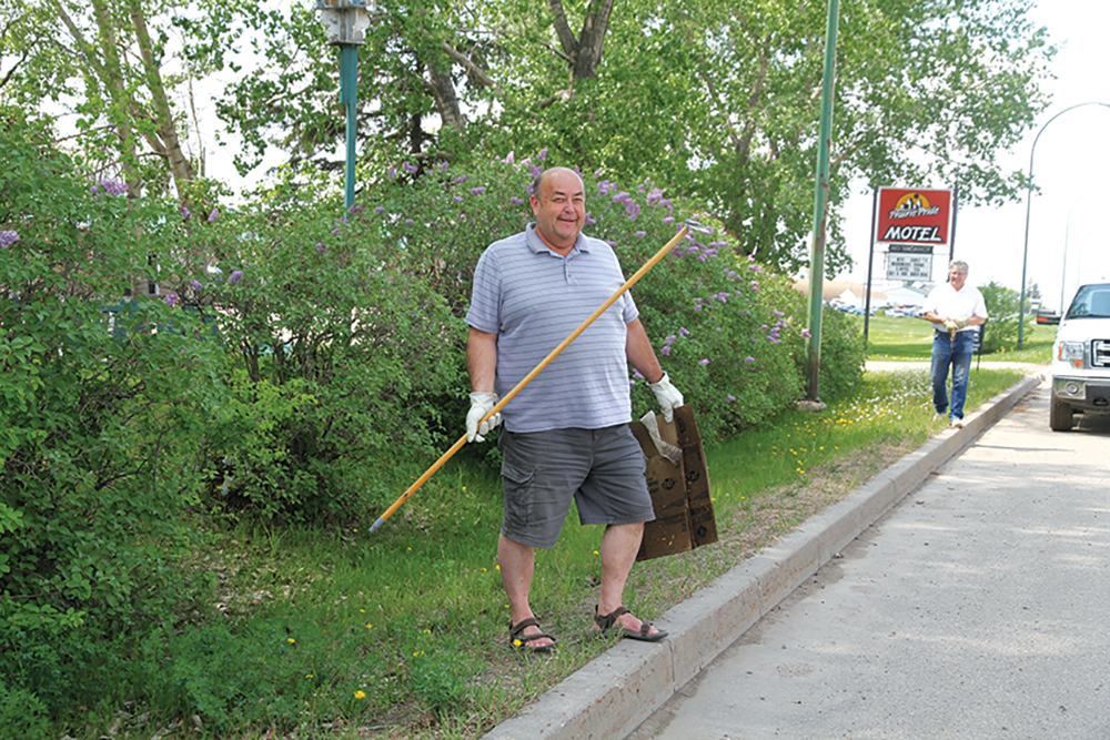 Councillor Chris Davidson during a community cleanup.