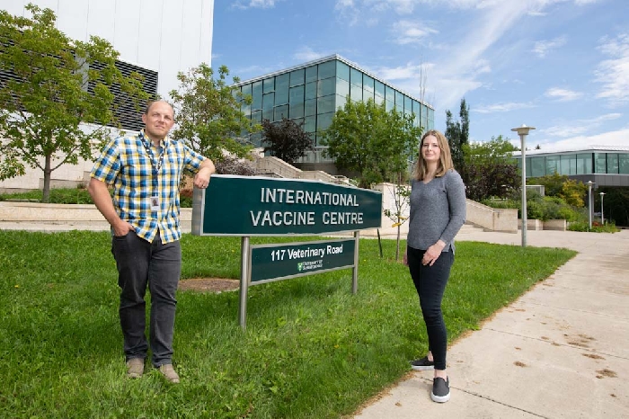 Visiting scientists Jason Kindrachuk and Alyson Kelvin at VIDO-InterVac. (Credit: David Stobbe for USask)