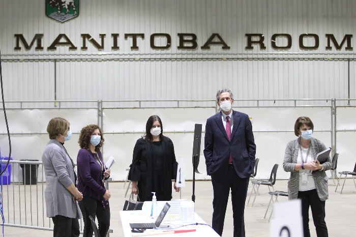 Manitoba Health Minister Heather Stefanson (centre left) and Premier Brian Pallister (centre right) tour the COVID-19 immunization super-site at the Keystone Centre on Wednesday. (Tim Smith/The Brandon Sun-POOL)