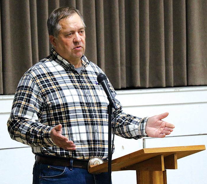 Henry McCarthy addresses crowd at meeting last Thursday.<br />
