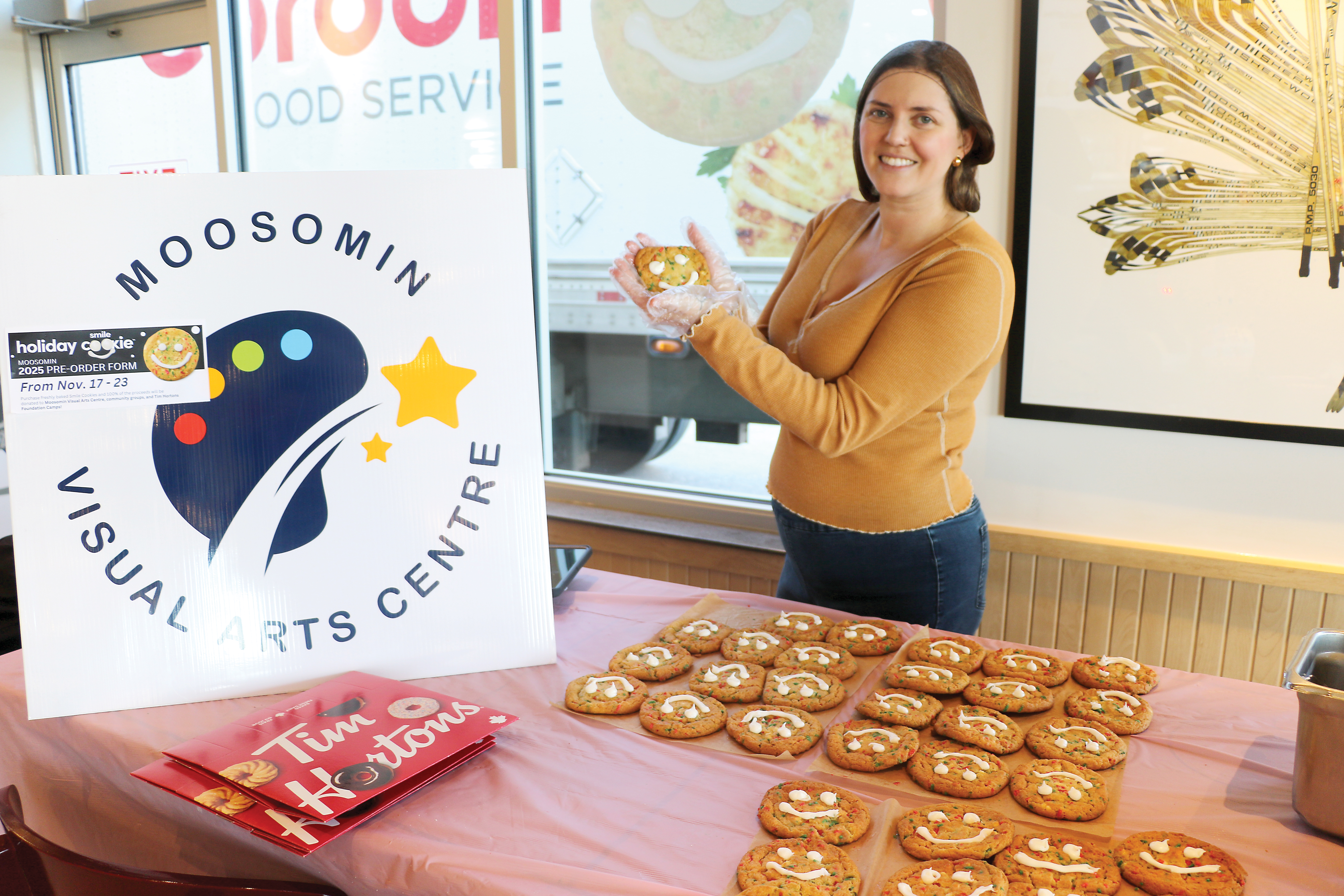 Jaime Payne with the Moosomin Visual Arts Centre decorating Holiday Smile Cookies last week.