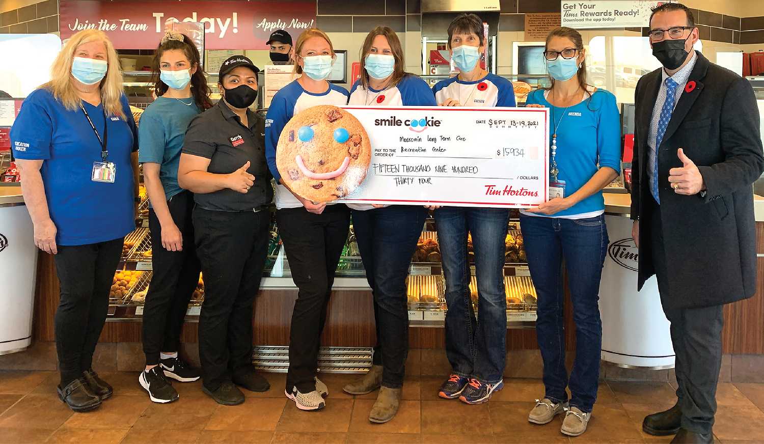 Tim Hortons Moosomin presented a cheque for $15,934 to Moosomin Long-Term care last week. The cheque represents the proceeds of the 2021 Smile Cookie campaign in Moosomin. It is a record amount raised in Moosomin, and in the top three in Saskatchewan for funds raised this year. At right is Greg Crisanti (Westman Tim Horton’s manager). From left are Karen Holloway (recreation worker), Jenna Grose (resident care coordinator), Cherrie Caliwag (Moosomin Tim Horton’s manager), Amber Szafron-Campbell (recreation worker), Sara Gustafson (recreation coordinator), Coleen Webb (recreation worker) and Br