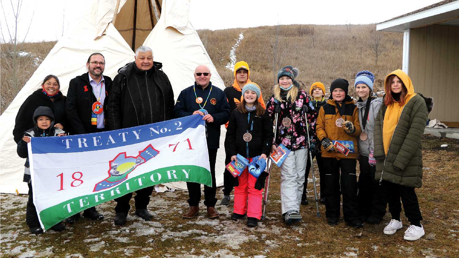 Ann Stubodden, a Gambler resident and former student from École Saint-Lazare, accompanied by her nephew. Boh Kubrakovich Lead Keeper of Treaty 2 territory, Chief David Ledoux of Gambler First Nation, Richard Fiola, Jérémie Tremblay, Elle McMullen, Nicole Corr, Ludovic Bernier, Noah Deschambault, Madeleine Reavie and Amara Polhill-Futros.