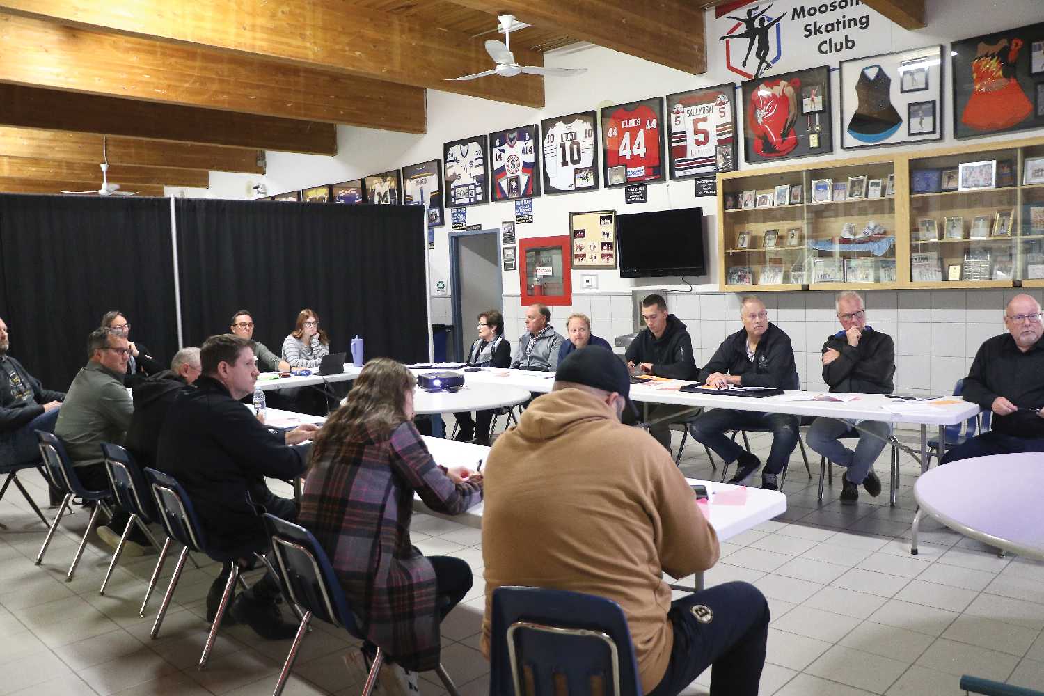 Moosomin�s economic round table on Thursday. Community members were asked to choose development goals and targets, stick them on the rink windows, and then vote on them to see which rose to the top of the priority list. Information from that session will be incorporated into a long-term growth plan for the region.
